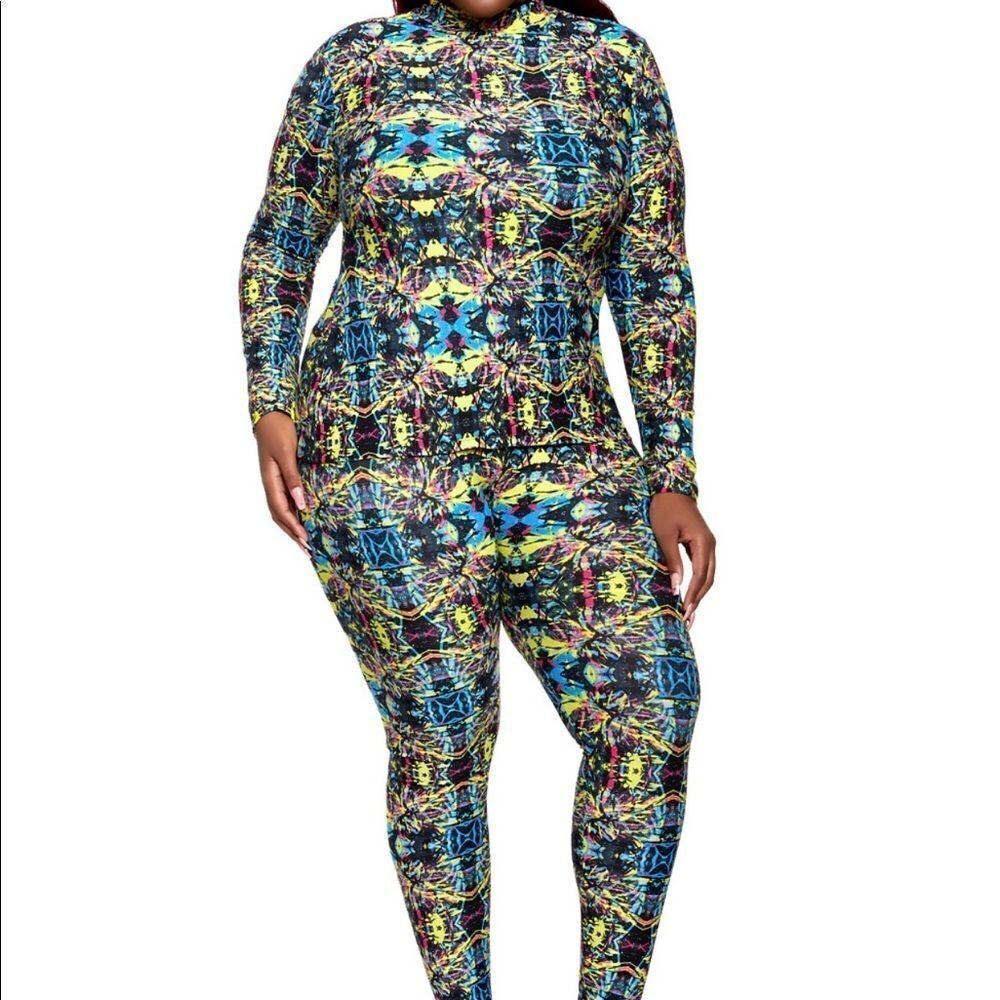 Multicolored Patterned Top - Picture 2 of 3